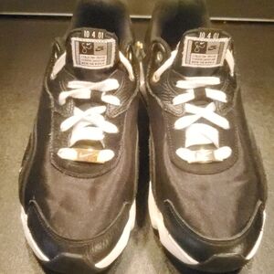 Nike Serena Williams Black Metallic Gold Size 8.5